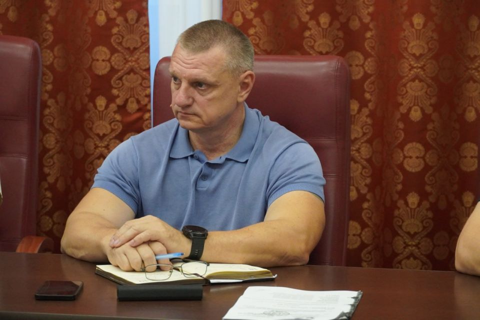 Глава администрации Керчи Олег Каторгин начал аппаратное совещание с участием заместителей и руководителей структурных подразделений администрации с отчетов о выполнении поручений Глава администрации Керчи Олег Каторгин начал аппаратное совещание с участием заместителей и руководителей структурных подразделений администрации с отчетов о выполнении поручений
