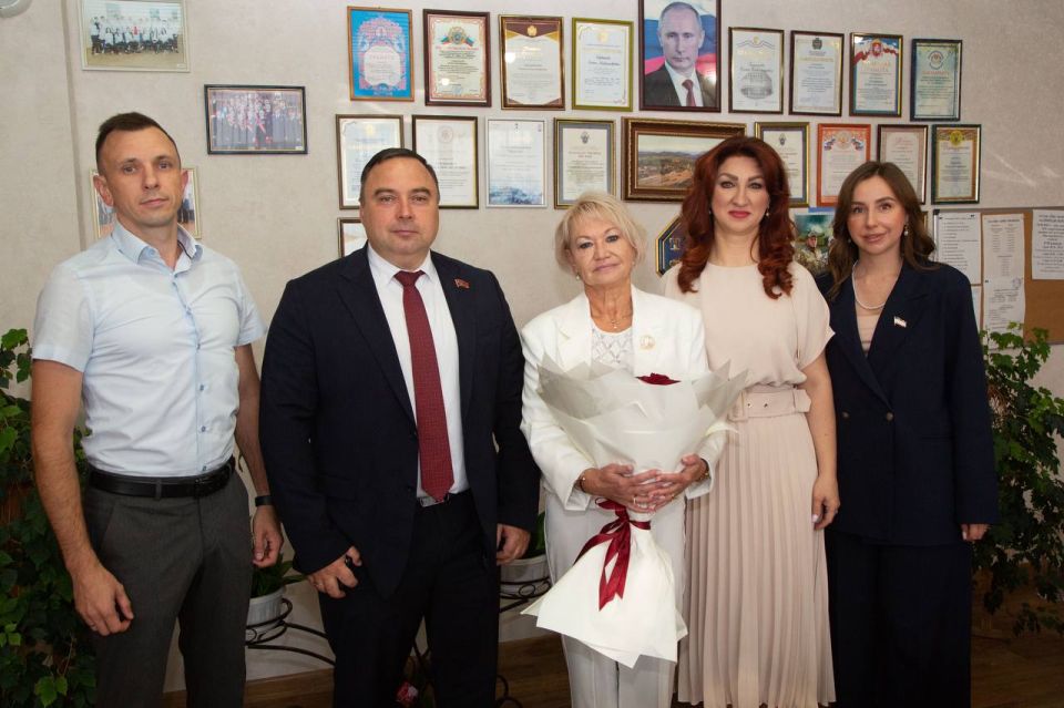 День знаний в Крыму: Парламентарии поздравили школьников и студентов с началом учебного года День знаний в Крыму: Парламентарии поздравили школьников и студентов с началом учебного года