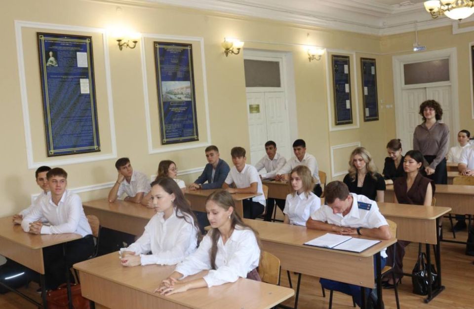 Прокурор Республики Крым Олег Камшилов принял участие в проведении первого занятия для студентов 1 курса Крымского юридического института прокуратуры Российской Федерации Прокурор Республики Крым Олег Камшилов принял участие в проведении первого занятия для студентов 1 курса Крымского юридического института прокуратуры Российской Федерации