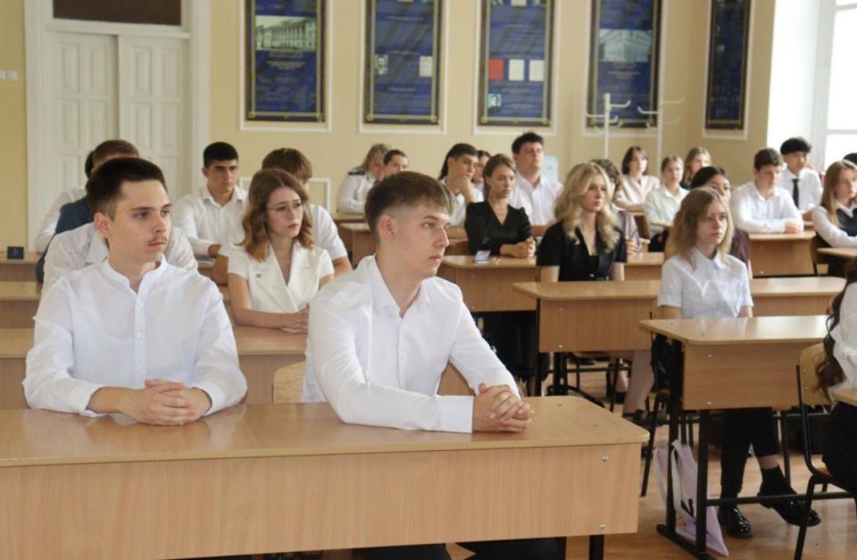 Прокурор Республики Крым Олег Камшилов принял участие в проведении первого занятия для студентов 1 курса Крымского юридического института прокуратуры Российской Федерации Прокурор Республики Крым Олег Камшилов принял участие в проведении первого занятия для студентов 1 курса Крымского юридического института прокуратуры Российской Федерации