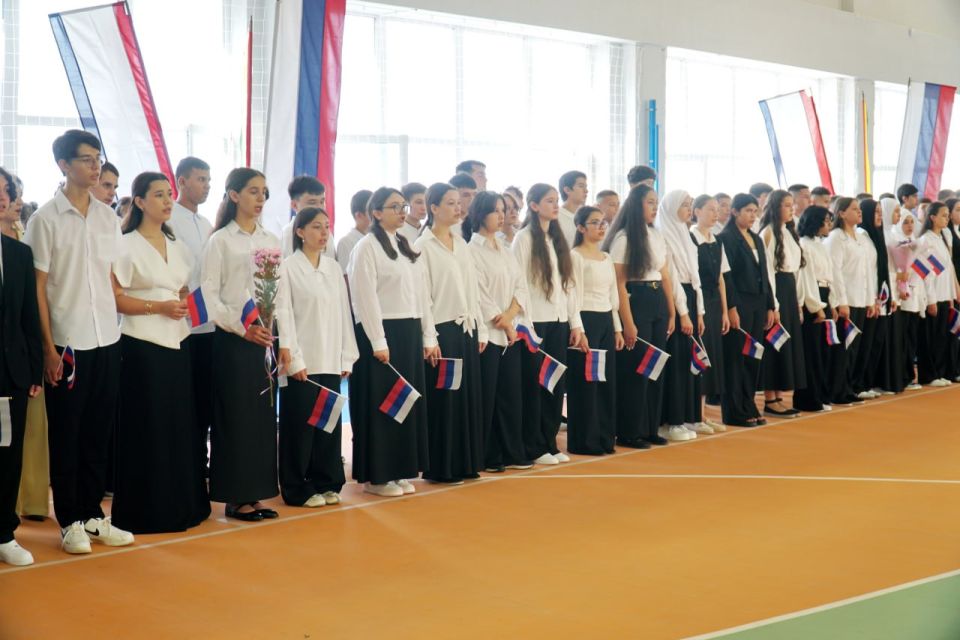 В Евпатории открылась новая школа В Евпатории открылась новая школа