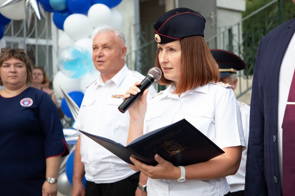 Заместитель начальника УМВД России по г. Севастополю Жанна Данилина поздравила школьников и кадет ОВД с Днём знаний Заместитель начальника УМВД России по г. Севастополю Жанна Данилина поздравила школьников и кадет ОВД с Днём знаний