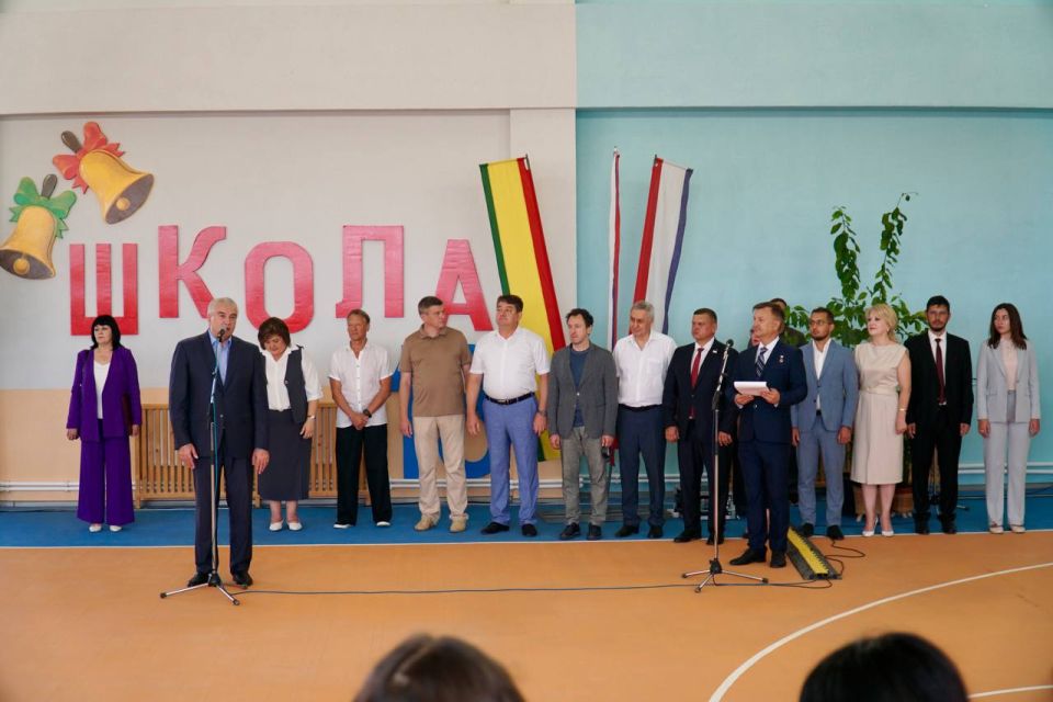 В Евпатории открылась новая школа имени генерала И.Б. Булатова В Евпатории открылась новая школа имени генерала И.Б. Булатова