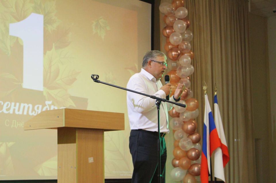Кирилл Чебышев: Сегодня во всех школах нашего муниципалитета прозвенел первый звонок, открывший двери в новый учебный год для сотен школьников, их родителей и педагогов Кирилл Чебышев: Сегодня во всех школах нашего муниципалитета прозвенел первый звонок, открывший двери в новый учебный год для сотен школьников, их родителей и педагогов