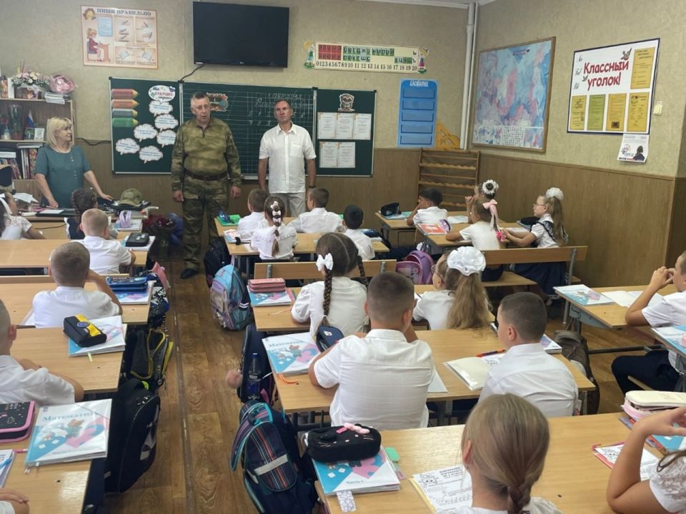 Школьникам о действиях в чрезвычайных ситуациях Школьникам о действиях в чрезвычайных ситуациях