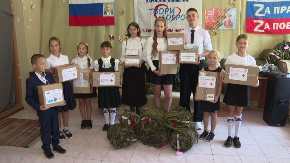 Симферопольские школьники присоединились к акции «1 сентября без цветов - сохрани жизнь бойцов» Симферопольские школьники присоединились к акции «1 сентября без цветов - сохрани жизнь бойцов»