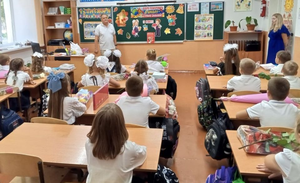 Школьникам о действиях в чрезвычайных ситуациях Школьникам о действиях в чрезвычайных ситуациях