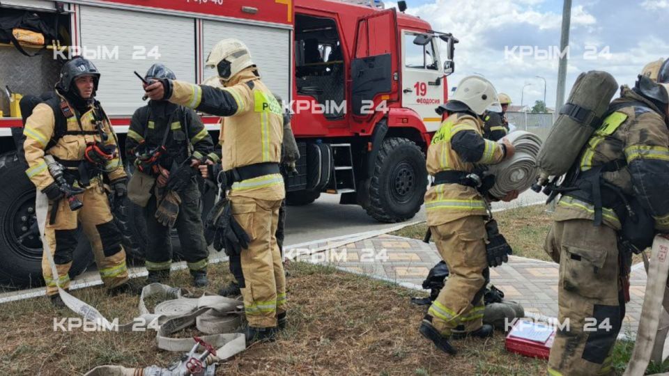 Скопление пожарных у детского сада в селе Насыпное вблизи Феодосии оказалось учениями Скопление пожарных у детского сада в селе Насыпное вблизи Феодосии оказалось учениями