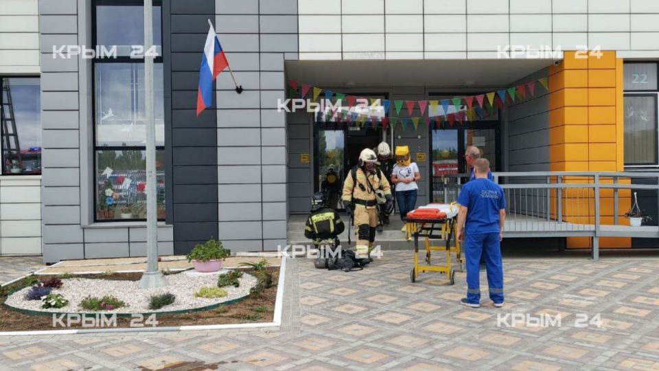 Скопление пожарных у детского сада в селе Насыпное вблизи Феодосии оказалось учениями Скопление пожарных у детского сада в селе Насыпное вблизи Феодосии оказалось учениями