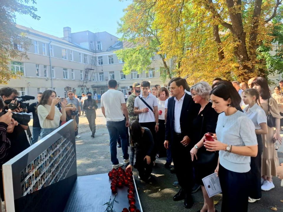 В Крыму прошла республиканская студенческая Акция, приуроченная ко Дню солидарности в борьбе с терроризмом В Крыму прошла республиканская студенческая Акция, приуроченная ко Дню солидарности в борьбе с терроризмом