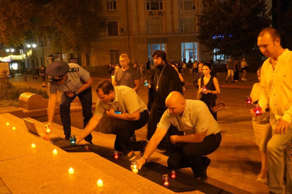 3 сентября, в День солидарности в борьбе с терроризмом, в Керчи зажгли свечи в память о тех, кто погиб в результате террористических актов