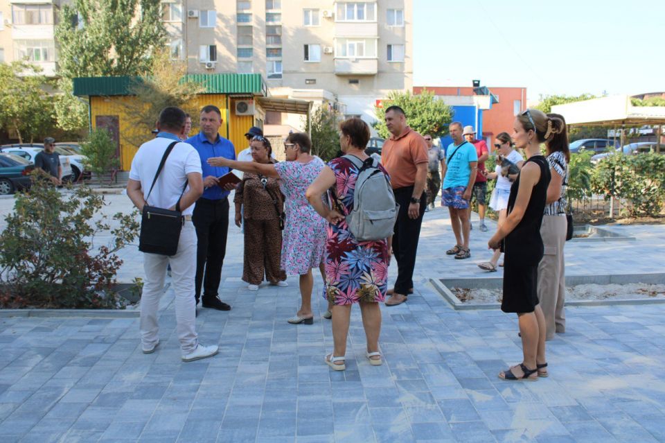 Игорь Крутьков: Провел встречу с жителями многоквартирных домов №19 и №21 в городе Щелкино Игорь Крутьков: Провел встречу с жителями многоквартирных домов №19 и №21 в городе Щелкино