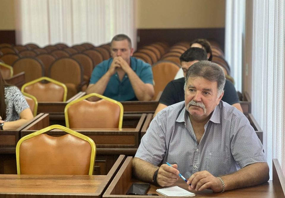 Игорь Ивин: По поручению Главы Республики Крым Сергея Аксёнова еженедельно провожу встречи с руководителями ресурсоснабжающих организаций, управляющих компаний и председателями МКД Игорь Ивин: По поручению Главы Республики Крым Сергея Аксёнова еженедельно провожу встречи с руководителями ресурсоснабжающих организаций, управляющих компаний и председателями МКД