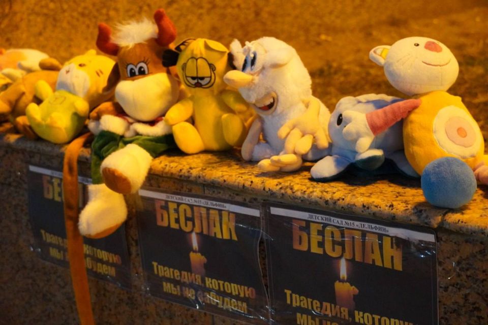 3 сентября, в День солидарности в борьбе с терроризмом, в Керчи зажгли свечи в память о тех, кто погиб в результате террористических актов 3 сентября, в День солидарности в борьбе с терроризмом, в Керчи зажгли свечи в память о тех, кто погиб в результате террористических актов