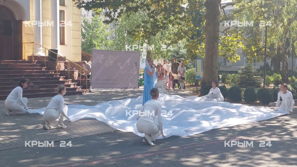 В Симферополе прошла памятная акция ко Дню солидарности в борьбе с терроризмом В Симферополе прошла памятная акция ко Дню солидарности в борьбе с терроризмом
