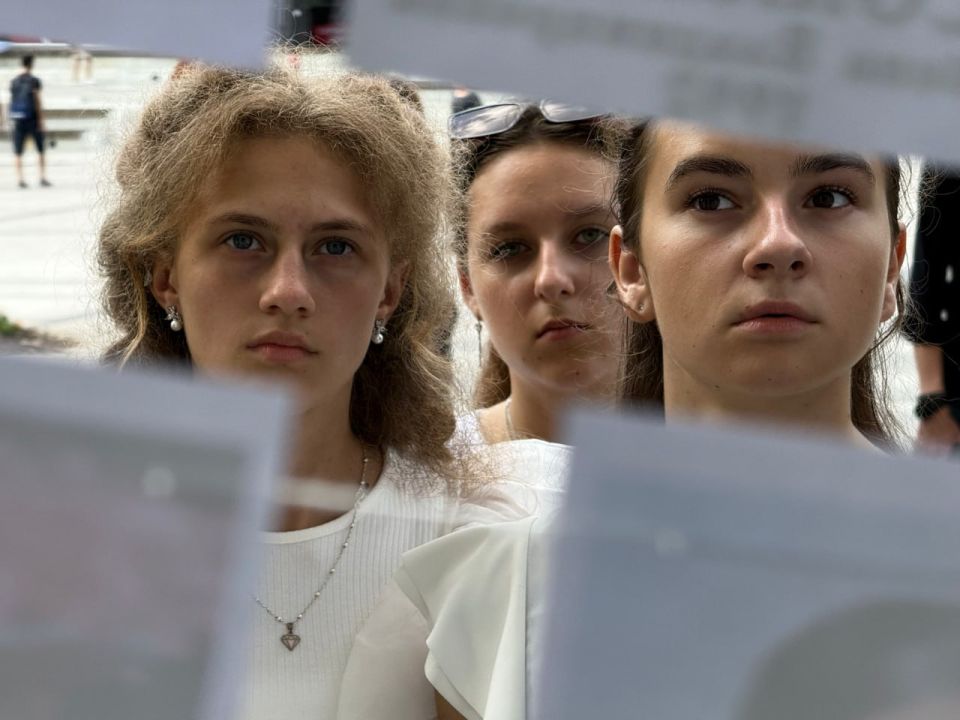 Памяти ангелов. В День солидарности в борьбе с терроризмом возле здания администрации силами «Волонтёров Победы» и Управления внутренней политики развёрнута символическая «Стена Памяти» Памяти ангелов. В День солидарности в борьбе с терроризмом возле здания администрации силами «Волонтёров Победы» и Управления внутренней политики развёрнута символическая «Стена Памяти»