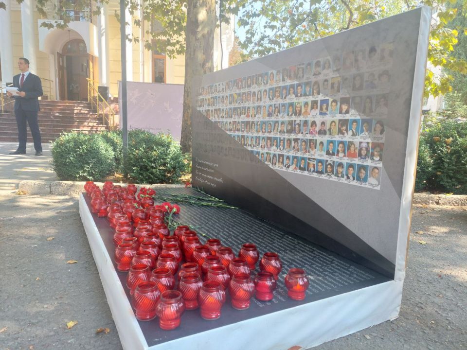 В медицинском институте имени С.И. Георгиевского прошла траурная акция ко дню солидарности в борьбе с терроризмом В медицинском институте имени С.И. Георгиевского прошла траурная акция ко дню солидарности в борьбе с терроризмом