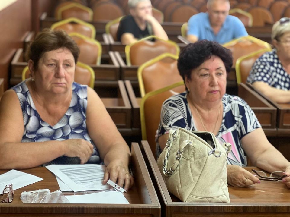 Игорь Ивин: По поручению Главы Республики Крым Сергея Аксёнова еженедельно провожу встречи с руководителями ресурсоснабжающих организаций, управляющих компаний и председателями МКД Игорь Ивин: По поручению Главы Республики Крым Сергея Аксёнова еженедельно провожу встречи с руководителями ресурсоснабжающих организаций, управляющих компаний и председателями МКД
