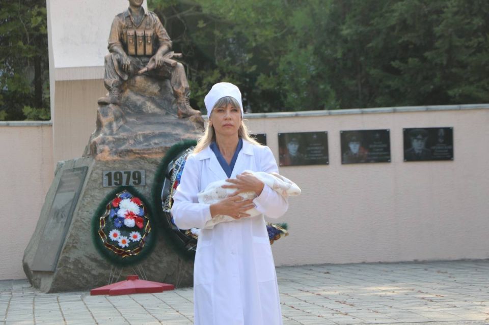 Ольга Урайкина: Сегодня на Аллее славы в городе Бахчисарай состоялся траурный митинг приуроченный ко Дню солидарности в борьбе с терроризмом Ольга Урайкина: Сегодня на Аллее славы в городе Бахчисарай состоялся траурный митинг приуроченный ко Дню солидарности в борьбе с терроризмом