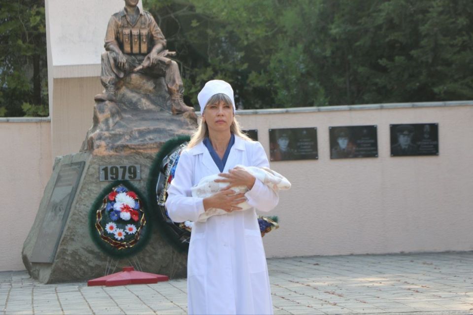 Сегодня на Аллее славы в городе Бахчисарай прошёл траурный митинг, посвящённый Дню солидарности в борьбе с терроризмом Сегодня на Аллее славы в городе Бахчисарай прошёл траурный митинг, посвящённый Дню солидарности в борьбе с терроризмом