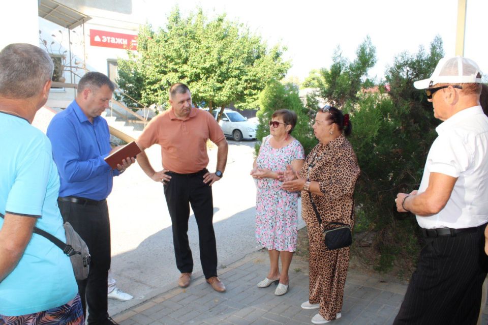 Игорь Крутьков: Провел встречу с жителями многоквартирных домов №19 и №21 в городе Щелкино