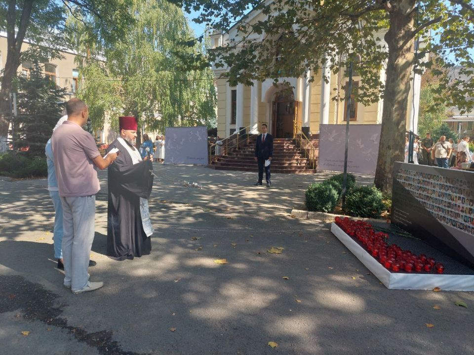 В медицинском институте имени С.И. Георгиевского прошла траурная акция ко дню солидарности в борьбе с терроризмом В медицинском институте имени С.И. Георгиевского прошла траурная акция ко дню солидарности в борьбе с терроризмом