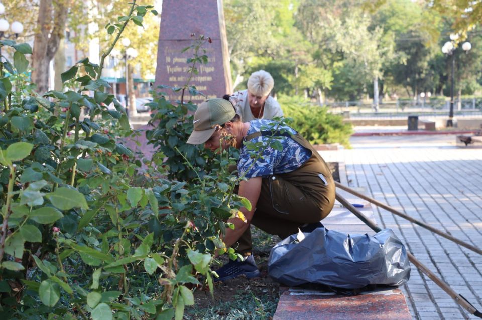 Сотрудники Зеленхоза выполнили снос и санитарную обрезку в Молодёжном парке Сотрудники Зеленхоза выполнили снос и санитарную обрезку в Молодёжном парке