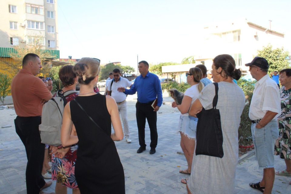 Игорь Крутьков: Провел встречу с жителями многоквартирных домов №19 и №21 в городе Щелкино Игорь Крутьков: Провел встречу с жителями многоквартирных домов №19 и №21 в городе Щелкино