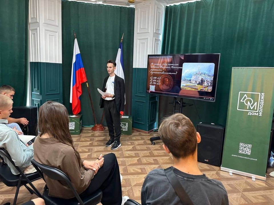 Показ премьерного документального фильма «Код доступа: Дальневосточная Победа» также организован Волонтерами Победы в Симферополе на площадке Дома Молодежи Показ премьерного документального фильма «Код доступа: Дальневосточная Победа» также организован Волонтерами Победы в Симферополе на площадке Дома Молодежи