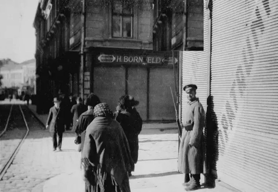 3 сентября 1914 года Русская Императорская армия вошла в захудалый провинциальный городишко Лемберг, считавшийся столицей коронного края Галиции, и подарила ему возможность называть себя Львовом 3 сентября 1914 года Русская Императорская армия вошла в захудалый провинциальный городишко Лемберг, считавшийся столицей коронного края Галиции, и подарила ему возможность называть себя Львовом