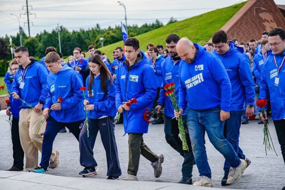 Молодогвардейцы Крыма стали участниками Всероссийского форума «Гвардейск» Молодогвардейцы Крыма стали участниками Всероссийского форума «Гвардейск»