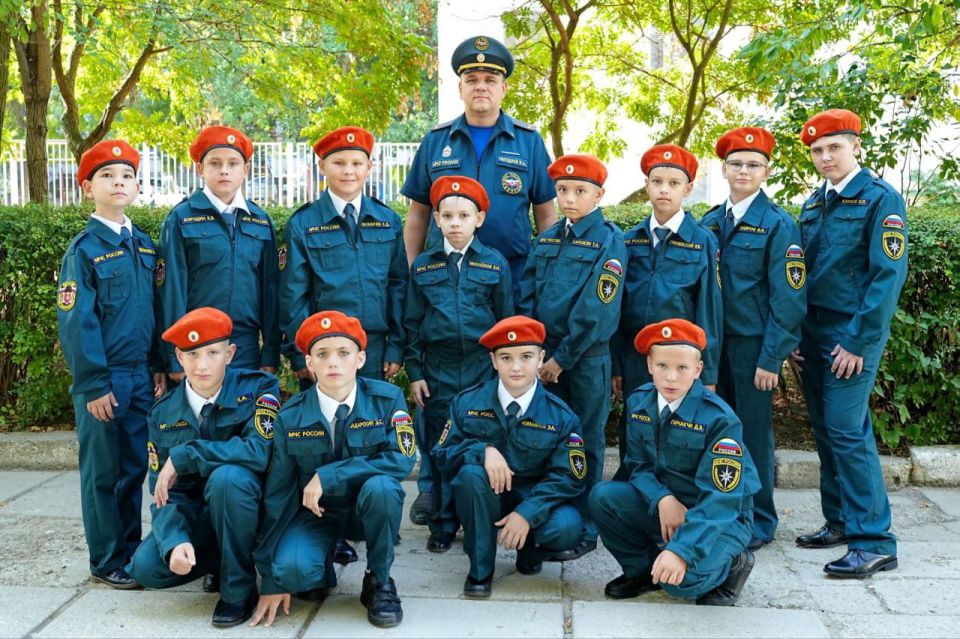 Маленький герой в погонах. Ученик класса пожарно-спасательного профиля Даниил Володарский самостоятельно потушил пожар в районе улицы Белла Куна в г. Симферополь Маленький герой в погонах. Ученик класса пожарно-спасательного профиля Даниил Володарский самостоятельно потушил пожар в районе улицы Белла Куна в г. Симферополь