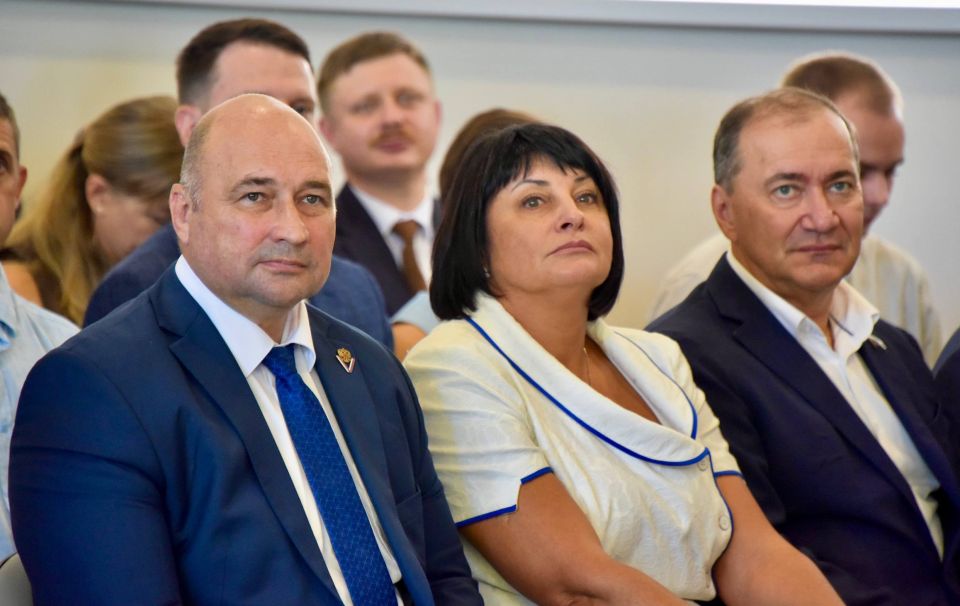 Владимир Немцев: В преддверии Дня работников газовой и нефтяной промышленности вместе с Губернатором Севастополя Михаилом Развожаевым поздравил с профессиональным праздником сотрудников и ветеранов севастопольской газовой... Владимир Немцев: В преддверии Дня работников газовой и нефтяной промышленности вместе с Губернатором Севастополя Михаилом Развожаевым поздравил с профессиональным праздником сотрудников и ветеранов севастопольской газовой...