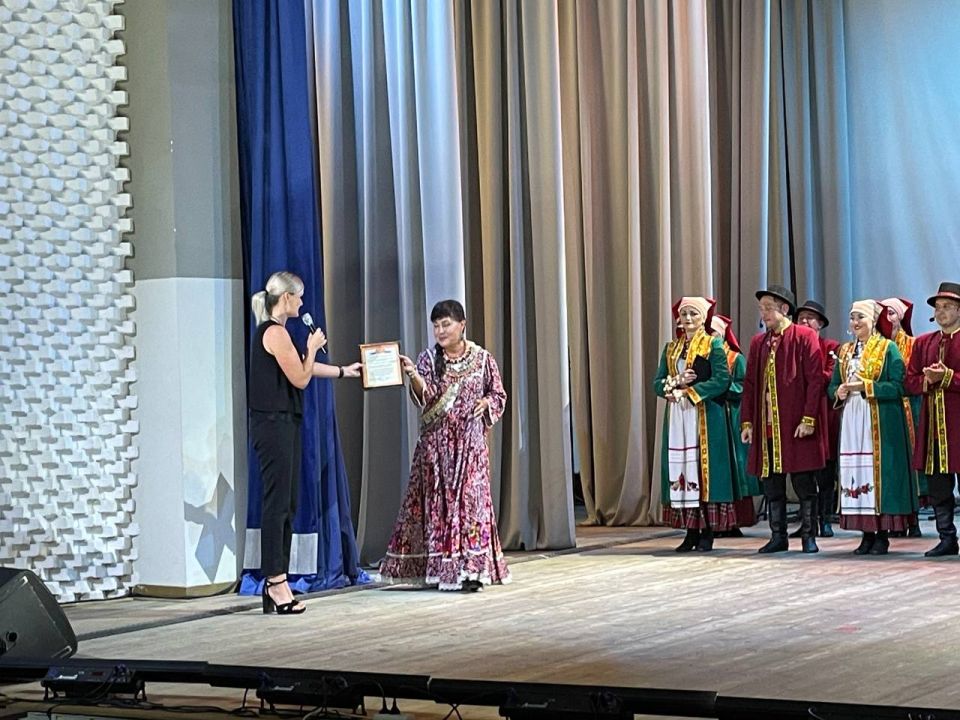В Бахчисарайском районном Доме культуры состоялась концертная программа Государственного фольклорного ансамбля кряшен "Бермянчек" из города Казани: "Музыка в единстве"! В Бахчисарайском районном Доме культуры состоялась концертная программа Государственного фольклорного ансамбля кряшен "Бермянчек" из города Казани: "Музыка в единстве"!