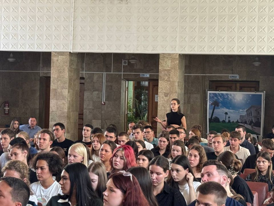 Министр сельского хозяйства Республики Крым Денис Кратюк посетил Институт «Агротехнологическая академия» Крымского федерального университета им. В.И. Вернадского, где выступил с открытой лекцией перед студентами Министр сельского хозяйства Республики Крым Денис Кратюк посетил Институт «Агротехнологическая академия» Крымского федерального университета им. В.И. Вернадского, где выступил с открытой лекцией перед студентами