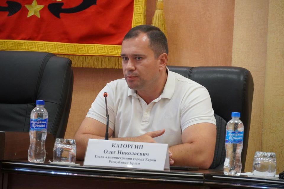 Министр сельского хозяйства Республики Крым Денис Кратюк и глава администрации Керчи Олег Каторгин провели встречу с субъектами хозяйствования, занимающимися добычей водных биоресурсов в прибрежной полосе Керченского пролива Министр сельского хозяйства Республики Крым Денис Кратюк и глава администрации Керчи Олег Каторгин провели встречу с субъектами хозяйствования, занимающимися добычей водных биоресурсов в прибрежной полосе Керченского пролива