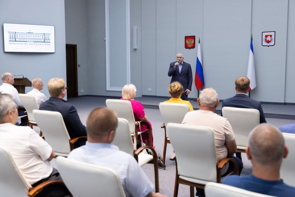 Глава Крыма вручил награды работникам нефтяной и газовой промышленности республики Глава Крыма вручил награды работникам нефтяной и газовой промышленности республики