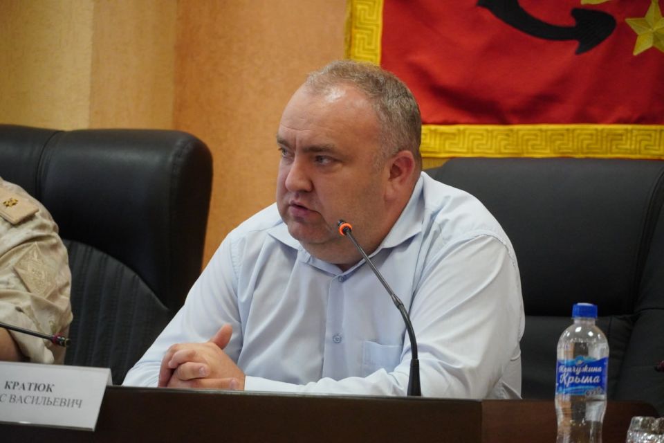 Министр сельского хозяйства Республики Крым Денис Кратюк и глава администрации Керчи Олег Каторгин провели встречу с субъектами хозяйствования, занимающимися добычей водных биоресурсов в прибрежной полосе Керченского пролива Министр сельского хозяйства Республики Крым Денис Кратюк и глава администрации Керчи Олег Каторгин провели встречу с субъектами хозяйствования, занимающимися добычей водных биоресурсов в прибрежной полосе Керченского пролива