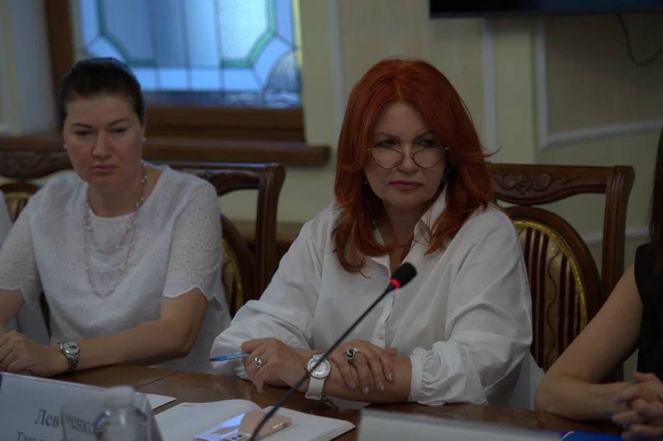 Альберт Куршутов: На встрече победителей отбора региональной кадровой программы "Герои Крыма" с организаторами и членами Общественного совета программы обсудили дальнейшие планы по профессиональной подготовке и... Альберт Куршутов: На встрече победителей отбора региональной кадровой программы "Герои Крыма" с организаторами и членами Общественного совета программы обсудили дальнейшие планы по профессиональной подготовке и...