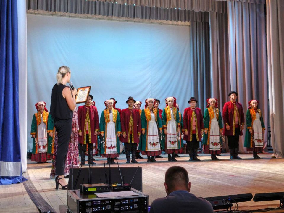 В Бахчисарайском районном Доме культуры состоялась концертная программа Государственного фольклорного ансамбля кряшен "Бермянчек" из города Казани: "Музыка в единстве"! В Бахчисарайском районном Доме культуры состоялась концертная программа Государственного фольклорного ансамбля кряшен "Бермянчек" из города Казани: "Музыка в единстве"!