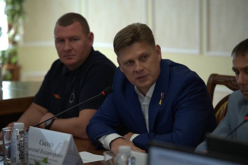 Альберт Куршутов: На встрече победителей отбора региональной кадровой программы "Герои Крыма" с организаторами и членами Общественного совета программы обсудили дальнейшие планы по профессиональной подготовке и... Альберт Куршутов: На встрече победителей отбора региональной кадровой программы "Герои Крыма" с организаторами и членами Общественного совета программы обсудили дальнейшие планы по профессиональной подготовке и...
