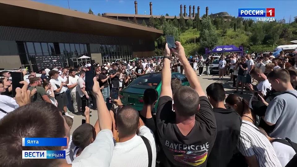 На Южном берегу Крыма открыли масштабную выставку автомобилей