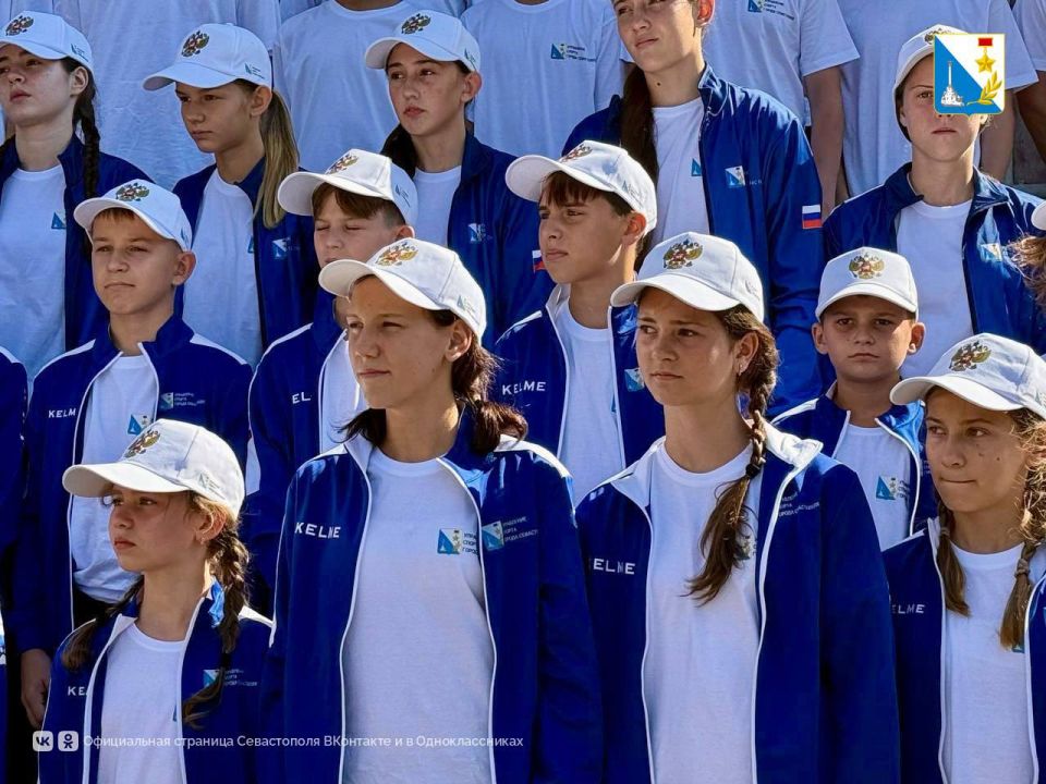 Проводили наши спортивные делегации на спортивные игры святого благоверного князя Александра Невского, а также Всероссийские спортивные соревнования школьников «Президентские состязания» и «Президентские спортивные игры»! Проводили наши спортивные делегации на спортивные игры святого благоверного князя Александра Невского, а также Всероссийские спортивные соревнования школьников «Президентские состязания» и «Президентские спортивные игры»!