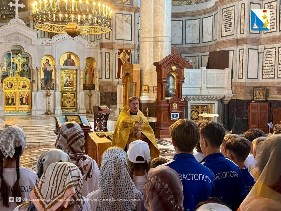 Проводили наши спортивные делегации на спортивные игры святого благоверного князя Александра Невского, а также Всероссийские спортивные соревнования школьников «Президентские состязания» и «Президентские спортивные игры»! Проводили наши спортивные делегации на спортивные игры святого благоверного князя Александра Невского, а также Всероссийские спортивные соревнования школьников «Президентские состязания» и «Президентские спортивные игры»!