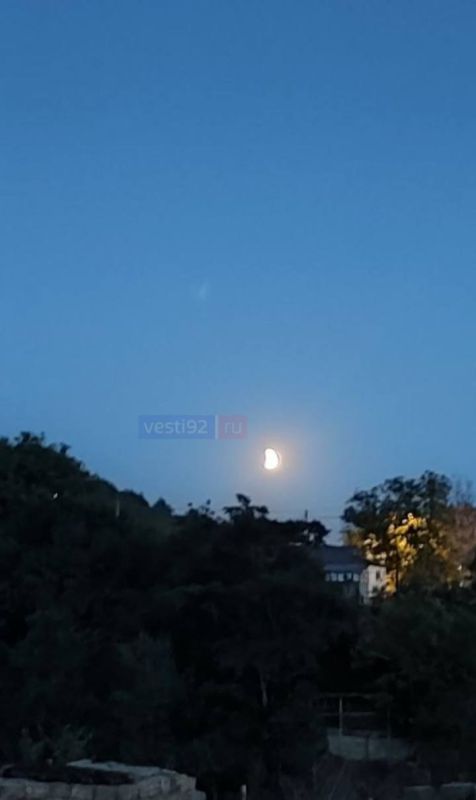 В Севастополе началось лунное затмение В Севастополе началось лунное затмение