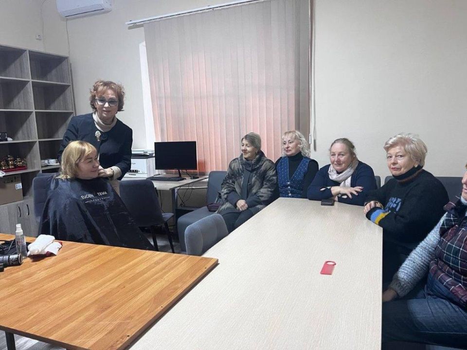 Заместитель министра труда и социальной защиты Республики Крым Максим Теряев посетил отделение «Активного долголетия» в Ялте, которое создано на базе Государственного бюджетного учреждения Республики Крым Центра социального... Заместитель министра труда и социальной защиты Республики Крым Максим Теряев посетил отделение «Активного долголетия» в Ялте, которое создано на базе Государственного бюджетного учреждения Республики Крым Центра социального...
