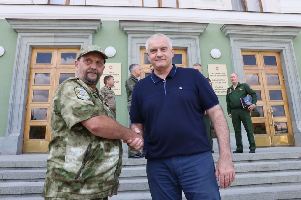 Крымские добровольцы из отряда «Барс-Крым» награждены медалями Минобороны РФ Крымские добровольцы из отряда «Барс-Крым» награждены медалями Минобороны РФ