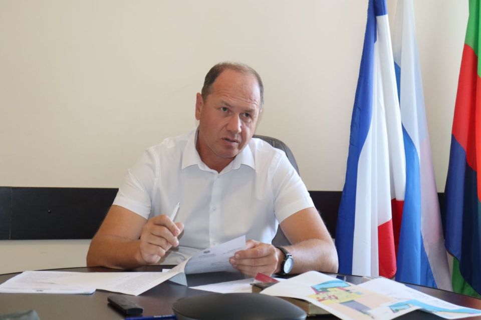 Владислав Хаджиев: Провёл еженедельный приём граждан Владислав Хаджиев: Провёл еженедельный приём граждан