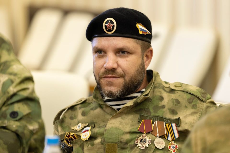 В Крыму добровольцам отряда «Барс-Крым» вручили медали Минобороны РФ В Крыму добровольцам отряда «Барс-Крым» вручили медали Минобороны РФ