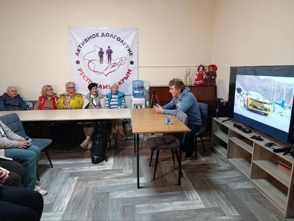 Заместитель министра труда и социальной защиты Республики Крым Максим Теряев посетил отделение «Активного долголетия» в Ялте, которое создано на базе Государственного бюджетного учреждения Республики Крым Центра социального... Заместитель министра труда и социальной защиты Республики Крым Максим Теряев посетил отделение «Активного долголетия» в Ялте, которое создано на базе Государственного бюджетного учреждения Республики Крым Центра социального...